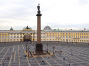 Вид на Дворцовую площадь, Александровскую колонну и здание Генштаба