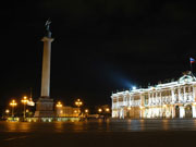 Дворцовая площадь в ночное время